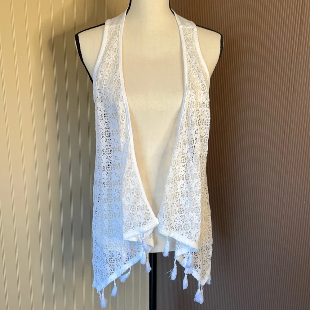 Justice white lace‎ vest size 14/16 fringe tassels